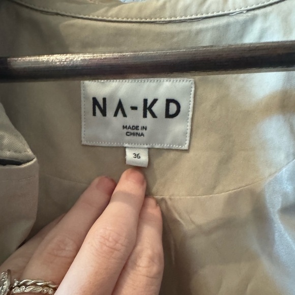 NA-KD Double Buttoned Trench coat - Picture 4 of 9